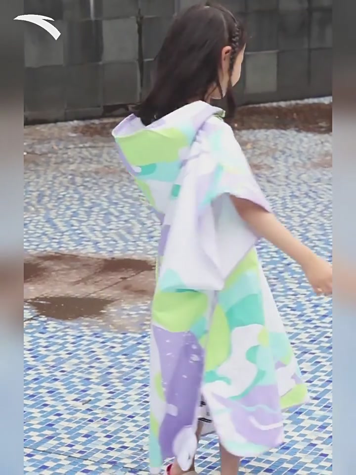 安踏儿童速干浴袍斗篷：游泳后的一秒温暖，让夏日戏水更安心