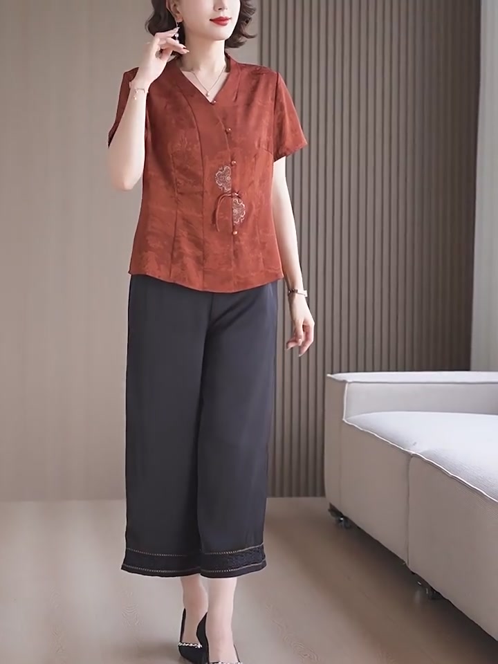 穿上这件改良旗袍，我妈秒变社交达人！