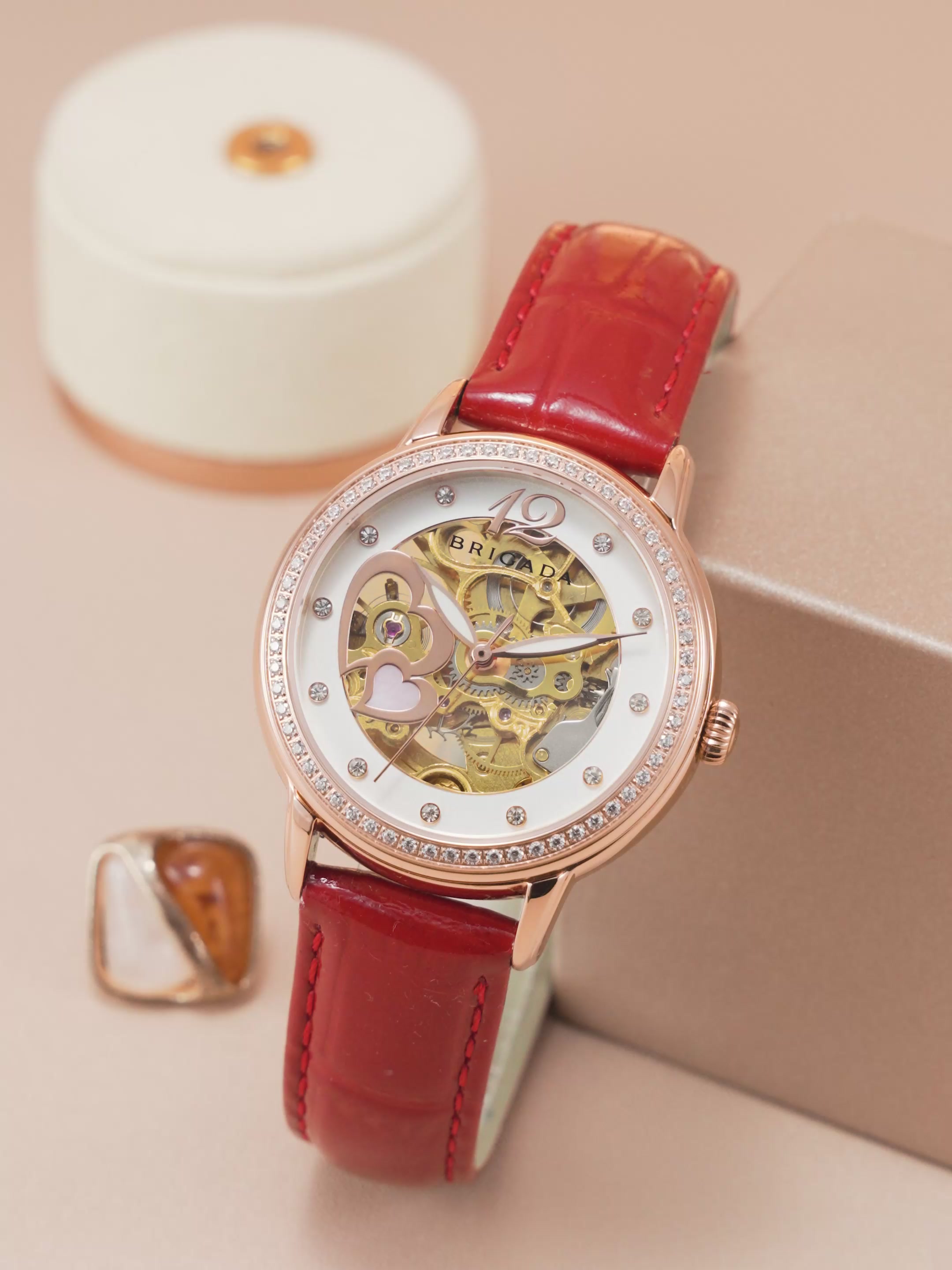宝茄达BRIGADA双爱心机械表：独处时光里的浪漫冒险