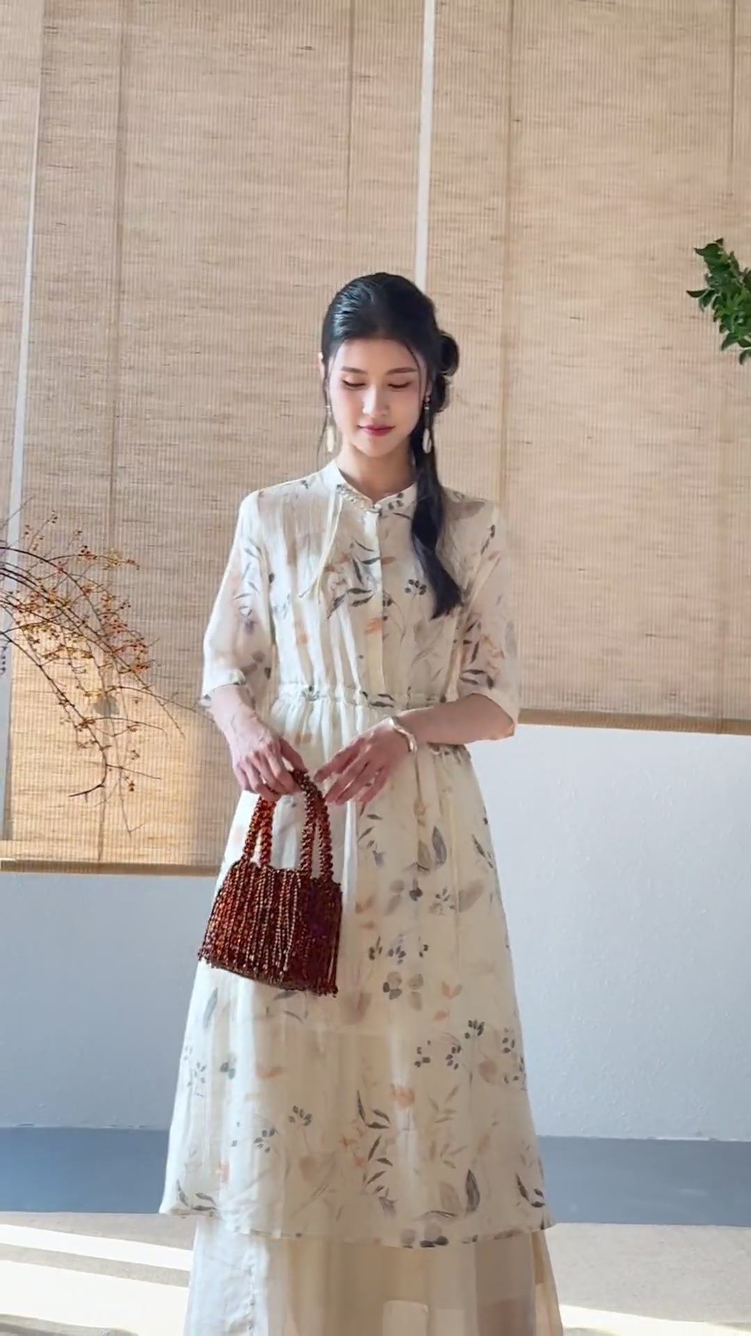 金菊苎麻连衣裙：文艺女神的夏日战袍，值不值这个价？