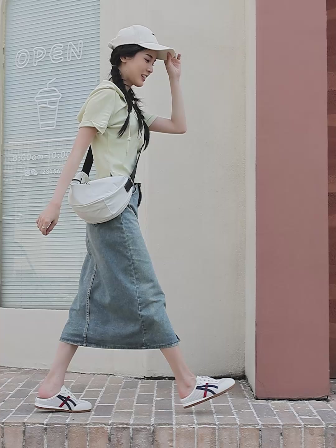 达芙妮德训拖鞋，599元买的是时尚还是智商税？