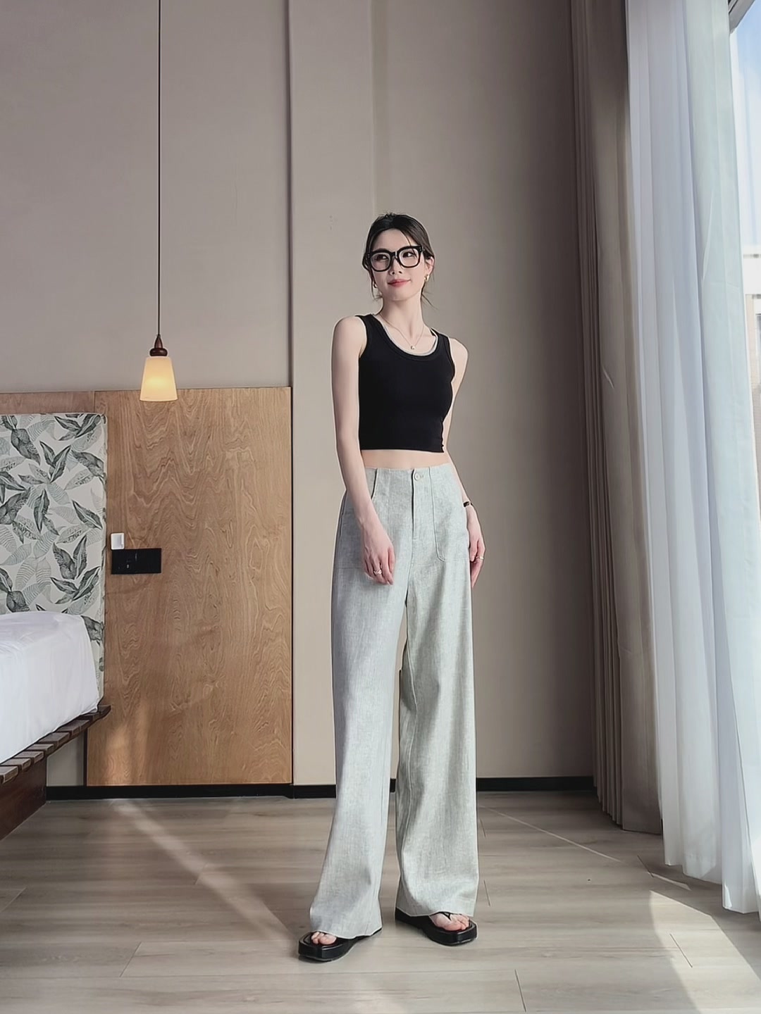 今芙大口袋亚麻直筒裤：高腰阔腿的慵懒哲学，我穿出了人群中的抽象艺术感