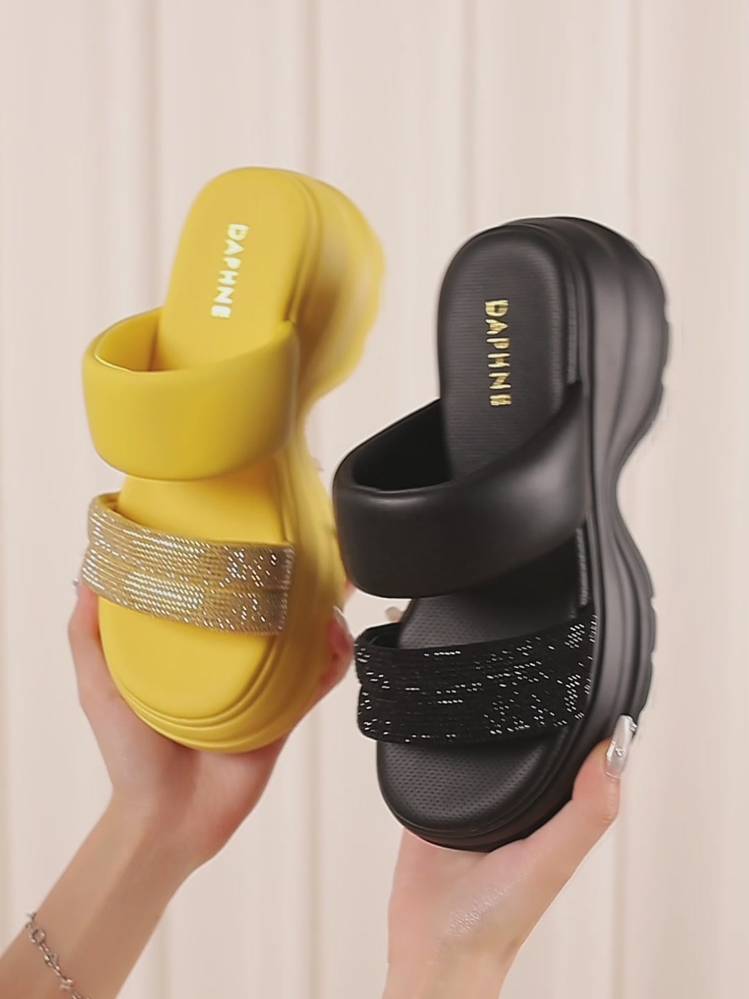 达芙妮厚底凉拖：文艺女孩的夏日“增高”魔法