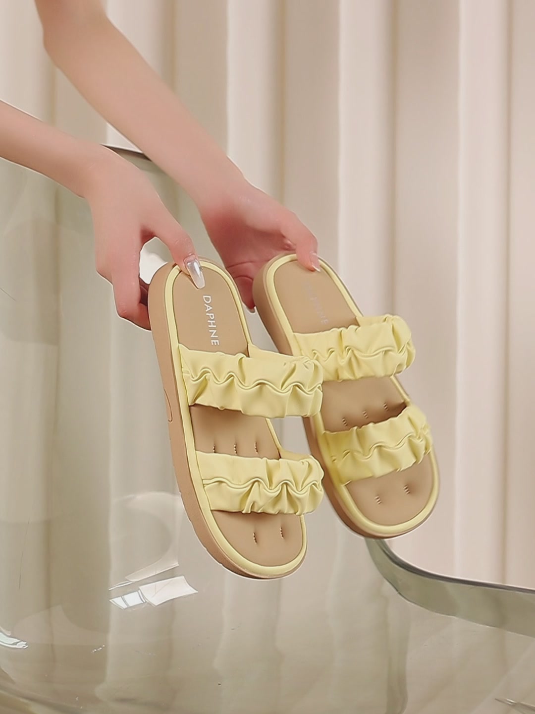 这双达芙妮凉拖，我穿出了女王范儿！