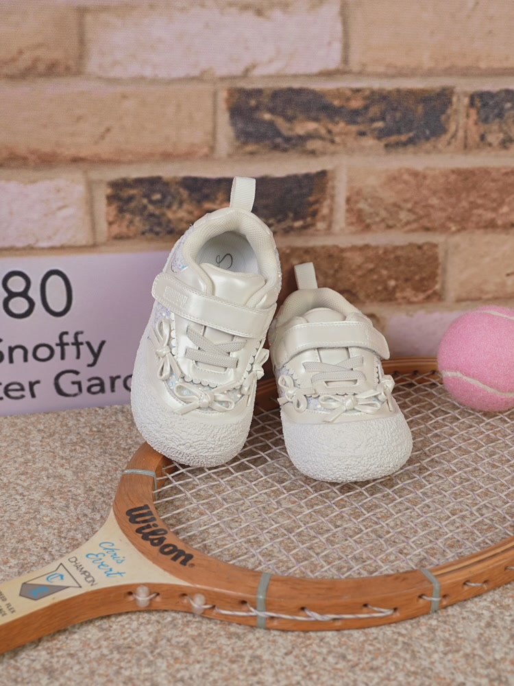 斯纳菲女童板鞋：软底包头，宝宝的第一双公主鞋