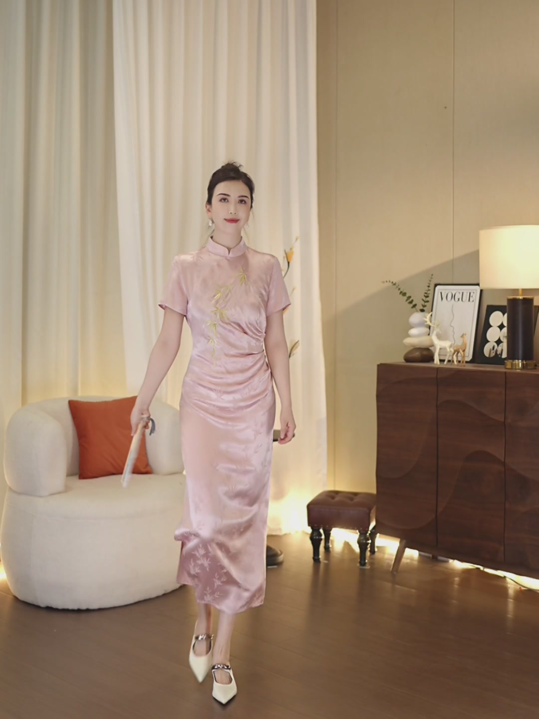 兰瑟儿这件新中式旗袍，穿上身我直接穿越回民国了！