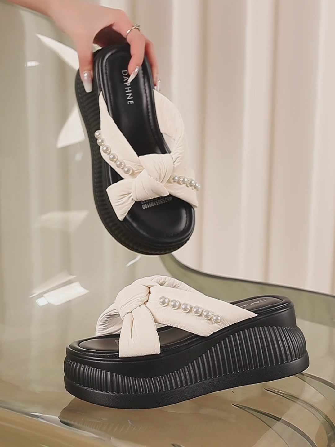 夏日里的轻盈步伐，达芙妮厚底凉拖让我爱上走路