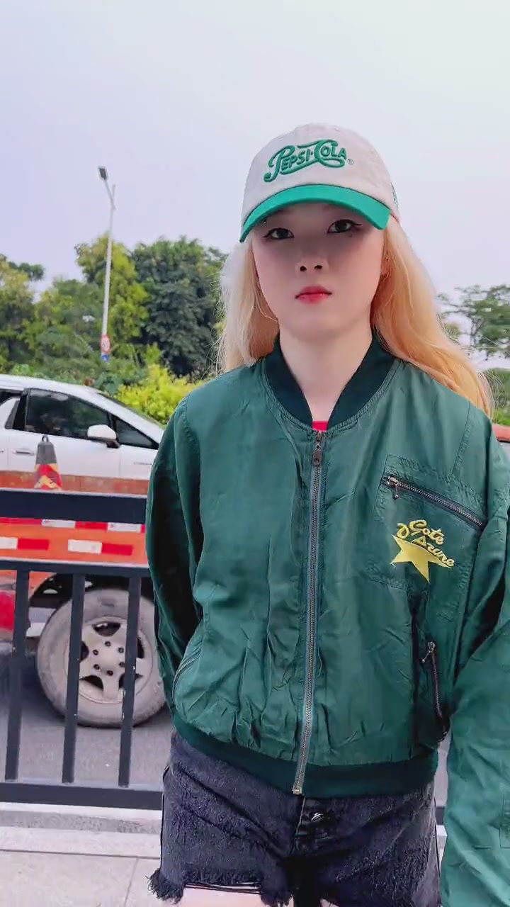 一顶帽子，两种心情：聊聊我戴了半年的百事拼色棒球帽